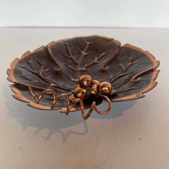 Vintage Copper Grape Leaf Metalware Tray - Picture 2 of 11